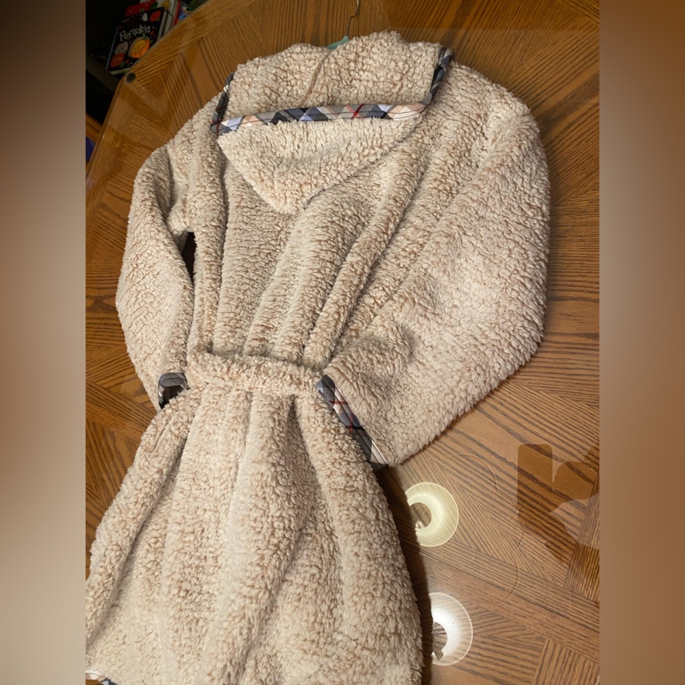 Vera Bradley Cream Plush Robe with Patterned Trim - Picture 2 of 3